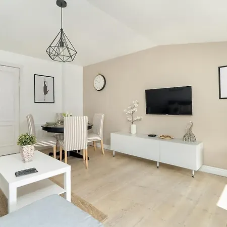 Cozy Sweet Close To Old Town In By Renters Poznań